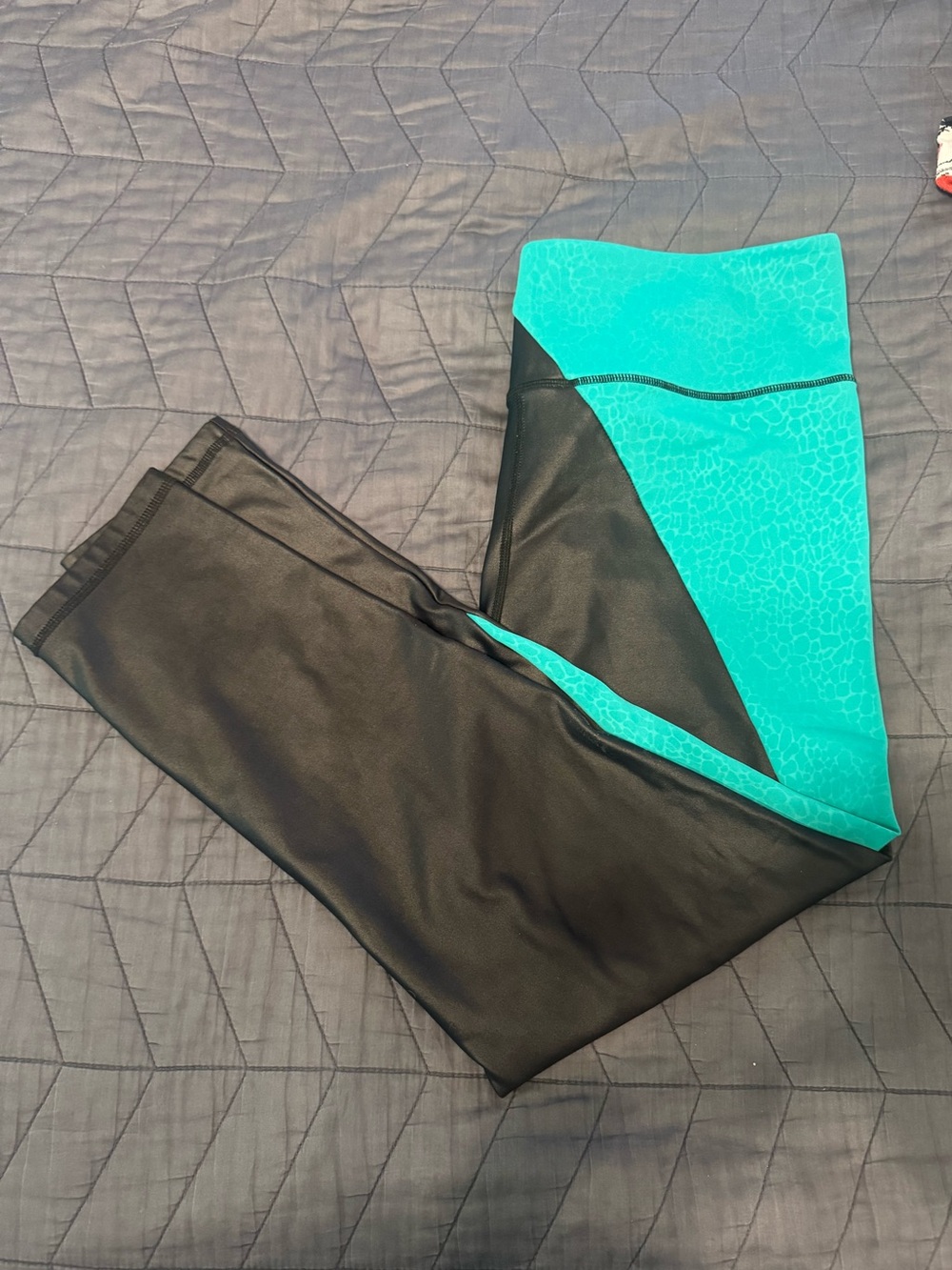 Zyia Black Leggings with Teal Accent Size 20 7/8 length
